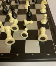 Cargar imagen en el visor de la galería, AJEDREZ MAGENETICO PLASTICO MEDIANO 25*25CM