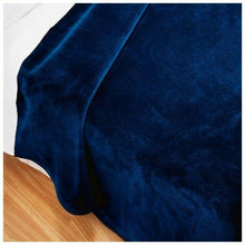 Cargar imagen en el visor de la galería, Manta lisa sofá cama nordico lavado mecánico ligera supercálida suave 220x240 cm
