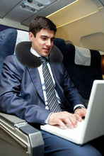 Cargar imagen en el visor de la galería, Cojín de viaje hinchable 36x30x10cm - Almohada de viaje suave y resistente - Ideal para largos viajes en avión, tren o coche - Color negro - Marca Intex