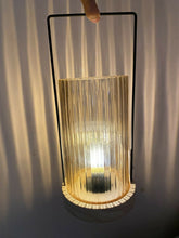 Cargar imagen en el visor de la galería, FAROL LED CRISTAL CREMA, bombilla, pilas AAA no incluidas, jardín decoración