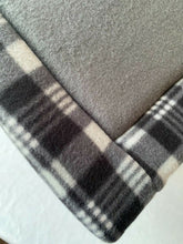 Cargar imagen en el visor de la galería, Casa para Perro Gato Mascota con Cojin, y Cremallera Desmodable