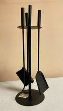 Cargar imagen en el visor de la galería, Juego 4 Piezas Utencilio limpieza Chimenea Hierro Altura 61cm ø 21cm