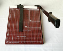 Cargar imagen en el visor de la galería, Cortador de papel de precisión cuadrada Guillotina A4 base de madera o metal