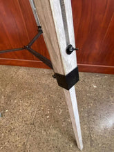 Cargar imagen en el visor de la galería, Lámpara trípode con proyector (65 x 95,5-137,5 cm), color bronce