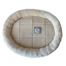 Cargar imagen en el visor de la galería, Cojín Cama Ovalado Para Perro Gato Mascotas Beige o Marrón 52x43cm