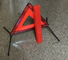 Cargar imagen en el visor de la galería, Triangulo reflectante de emergencia para coche Homologado con Estuche de Plástic