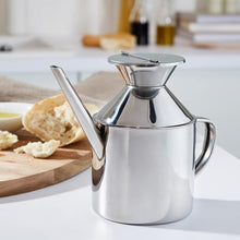 Cargar imagen en el visor de la galería, Aceitera acero inoxidable clasica 500 y 800 mlUtensilios de cocina