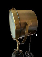 Cargar imagen en el visor de la galería, Lámpara trípode con proyector (65 x 95,5-137,5 cm), color bronce