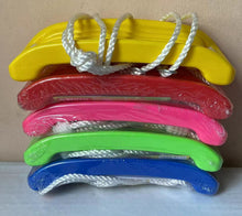 Cargar imagen en el visor de la galería, Columpio de Asiento Plástico peso maximo 40 kg 5 colores , color azar