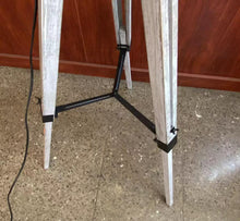 Cargar imagen en el visor de la galería, Lámpara trípode con proyector (65 x 95,5-137,5 cm), color bronce