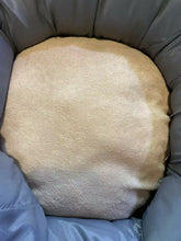 Cargar imagen en el visor de la galería, Cama Redonda para Gato o Perro Ø40x15 cm Gris – Cesta con Cojín Extraíble, Suave de Poliéster, Lavable, Ideal Invierno y Verano