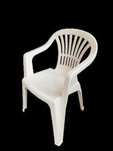 Cargar imagen en el visor de la galería, Silla resina blanca de plástico con respaldo alto para exterior, tanto como jardín, terraza, playa o camping.