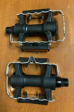 Cargar imagen en el visor de la galería, Par Pedales De Bicicleta AlUminio plástico BCCN Reflectantes Anti deslizante