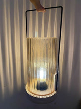 Cargar imagen en el visor de la galería, FAROL LED CRISTAL CREMA, bombilla, pilas AAA no incluidas, jardín decoración