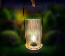 Cargar imagen en el visor de la galería, FAROL LED CRISTAL CREMA, bombilla, pilas AAA no incluidas, jardín decoración