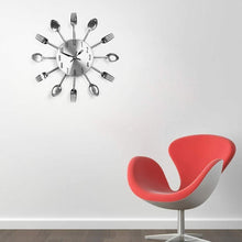 Cargar imagen en el visor de la galería, Reloj de pared cocina estilo cubiertos cuchillos y tenedor 37 cm color plateado