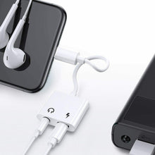 Cargar imagen en el visor de la galería, 2 en 1 Adaptador de auriculares para iphone 7/8/X/XR/XS/XS Max/ 11/11 Pro Max/12