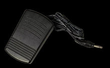 Cargar imagen en el visor de la galería, Maquina de coser portátil corriente 220w con pedal costurera costura 4 en 1