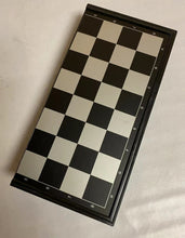 Cargar imagen en el visor de la galería, AJEDREZ MAGENETICO PLASTICO MEDIANO 25*25CM