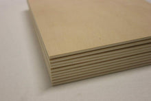 Cargar imagen en el visor de la galería, Tablero madera contrachapado 4 mm chapas de abedul lijado en ambas caras.