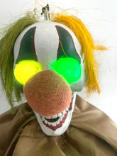 Cargar imagen en el visor de la galería, Maxia Fiesta - Colgante Payaso Con Luz 180 x 65 cm Decoración Halloween