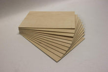 Cargar imagen en el visor de la galería, Tablero madera contrachapado 4 mm chapas de abedul lijado en ambas caras.