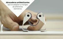 Cargar imagen en el visor de la galería, Colgador triple para escobas 3.2 x 35.5 cm blanco y gris con tornillos