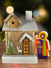 Cargar imagen en el visor de la galería, Casa de Madera con Luz 5 LED 15.5 x12.3 x 24 cm Decoración de Navidad