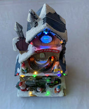 Cargar imagen en el visor de la galería, ESCENA FABRICA SANTA CON MUSICA LUZ LED MOVIMIENTO 13.5x16.5x29 cm