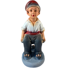 Cargar imagen en el visor de la galería, Figura Pastor Cagando Resina Pesebre Belén Decoración de Navidad