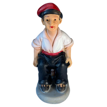 Cargar imagen en el visor de la galería, Figura Pastor Cagando Resina Pesebre Belén Decoración de Navidad