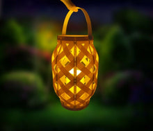 Cargar imagen en el visor de la galería, Farol rattan para exterior terraza jardín, crema, con forma de vela, led luz