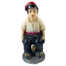 Cargar imagen en el visor de la galería, Figura Pastor Cagando Resina Pesebre Belén Decoración de Navidad