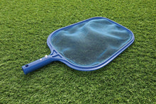 Cargar imagen en el visor de la galería, Recogehojas bichos para piscina de jardín hinchable de Superficie Cleancast