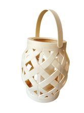 Cargar imagen en el visor de la galería, Farol rattan para exterior terraza jardín, crema, con forma de vela, led luz