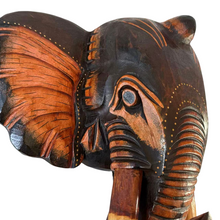 Cargar imagen en el visor de la galería, Cabeza Elefante de Pared de Madera Marrón hecho a mano decoración del hogar

