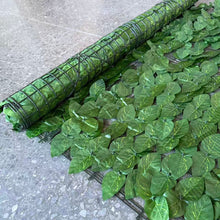 Cargar imagen en el visor de la galería, Malla Artificial de Hojas Verdes para Cercos y Decoración – Valla Artificial de Hoja Panel Enrollable para Jardín, Balcón y Terrazas
