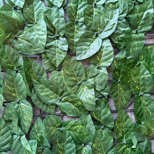 Cargar imagen en el visor de la galería, Malla Artificial de Hojas Verdes para Cercos y Decoración – Valla Artificial de Hoja Panel Enrollable para Jardín, Balcón y Terrazas
