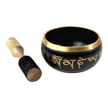 Cargar imagen en el visor de la galería, Cuenco Instrumental Tibetano de Latón Decorado 11,6 cm – Incluye Mazo de Madera – Modelo Enviado al Azar
