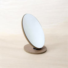 Cargar imagen en el visor de la galería, Espejo de Bambú Ajustable – Espejo de Mesa con Soporte Plegable, Diseño Natural y Ángulo Regulable
