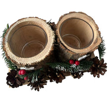 Cargar imagen en el visor de la galería, Portavelas Navideño Rústico de Madera con Piñas Nevadas, Bayas y Estrellas – Decoración Navideña Centro de Mesa para Hogar, 24x16x14 cm
