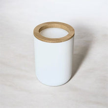 Cargar imagen en el visor de la galería, Juego de Accesorios de Baño 4 Piezas de Plástico y Bambú – Vaso Portacepillos, Dispensador de Jabón, Jabonera y Vaso Organizador - Maxia Market
