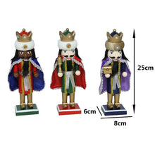 Cargar imagen en el visor de la galería, Conjunto de 3 Figuras de los Reyes Magos Cascanueces de Madera - Adorno Tradicional para Navidad y Día de Reyes

