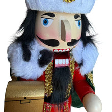 Cargar imagen en el visor de la galería, Conjunto de 3 Figuras de los Reyes Magos Cascanueces de Madera - Adorno Tradicional para Navidad y Día de Reyes
