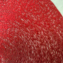 Cargar imagen en el visor de la galería, Set de 6 Salvamanteles de Navidad | Plástico Decorativo Ø 38 cm y 45 × 29,5 cm | Rojo, Oro y Plata
