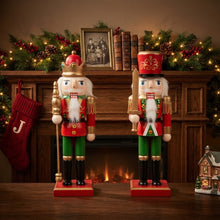 Cargar imagen en el visor de la galería, Set de 2 Soldaditos Cascanueces de Madera Rojo y Verde - Adorno Navideño Tradicional de 20x7x6 cm
