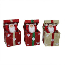 Cargar imagen en el visor de la galería, Papá Noel Saliendo de Caja Decorativo con Luz, Movimiento y Múltiples Melodías Navideñas - 26x26x32 cm, Diseños en Oro (Lazo Rojo) y Rojo (Lazo Verde o Dorado al Azar), Interruptor de Botón y Pilas AA No Incluidas
