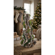 Cargar imagen en el visor de la galería, Árbol de Navidad Sobremesa de Troncos de Madera 30cm Decoración Navideña Rústica Centro de Mesa Ornamentos con Piñas y Bolas
