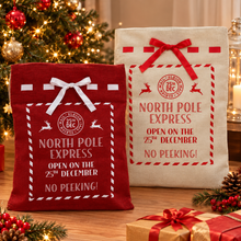 Cargar imagen en el visor de la galería, Set de 2 Sacos de Navidad con Frase de Tela de Cáñamo 50x70 cm – Saco de Regalos "North Pole Express" para Decoración Navideña

