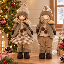 Cargar imagen en el visor de la galería, Figura Navideña Niño o Niña de Tela 46 cm – Muñeco Decorativo de Navidad, Adorno Navideño Infantil para Hogar, Estantería y Mesa
